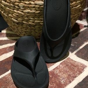 Oofos-Women's OOriginal Sandal-Black 5